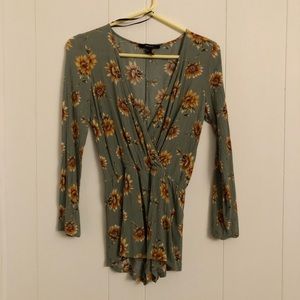 forever 21 cute sunflower romper 🧚🏼‍♂️✨🌻